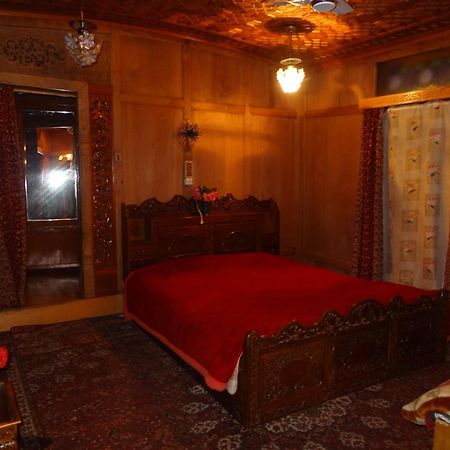 Houseboat Moon Of Kashmir Hotel Srinagar  Phòng bức ảnh