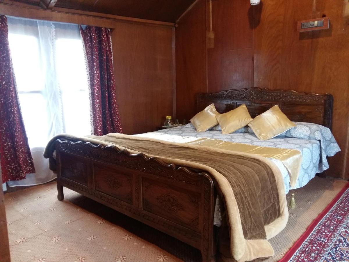 Houseboat Moon Of Kashmir Hotel Srinagar  Ngoại thất bức ảnh