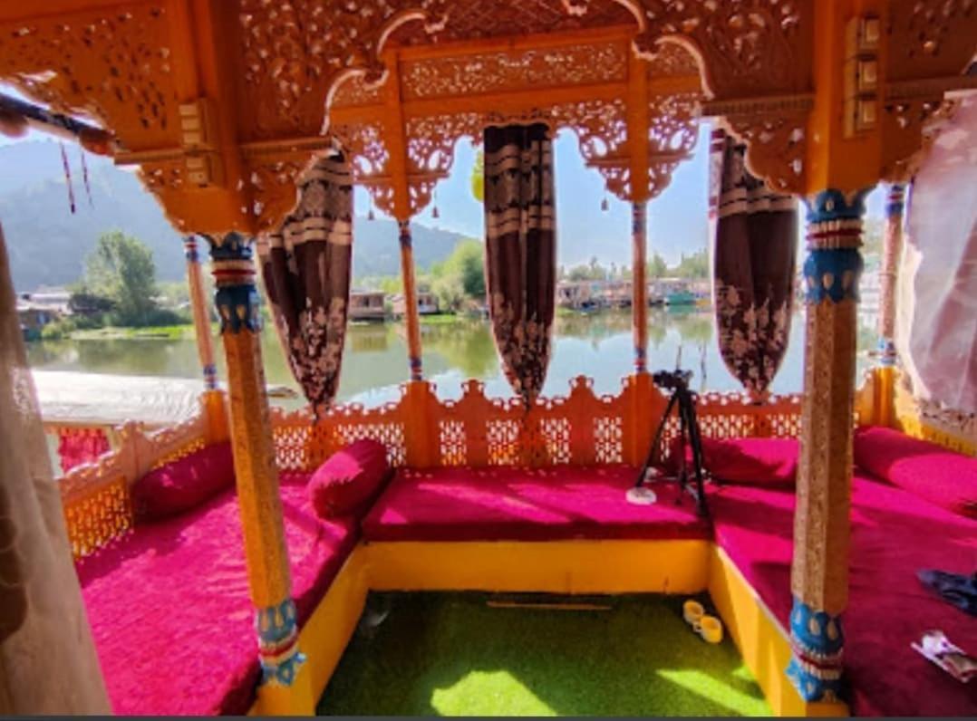Houseboat Moon Of Kashmir Hotel Srinagar  Ngoại thất bức ảnh