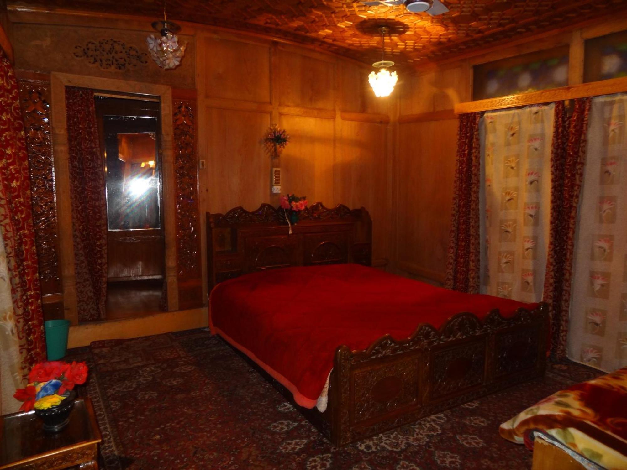 Houseboat Moon Of Kashmir Hotel Srinagar  Phòng bức ảnh