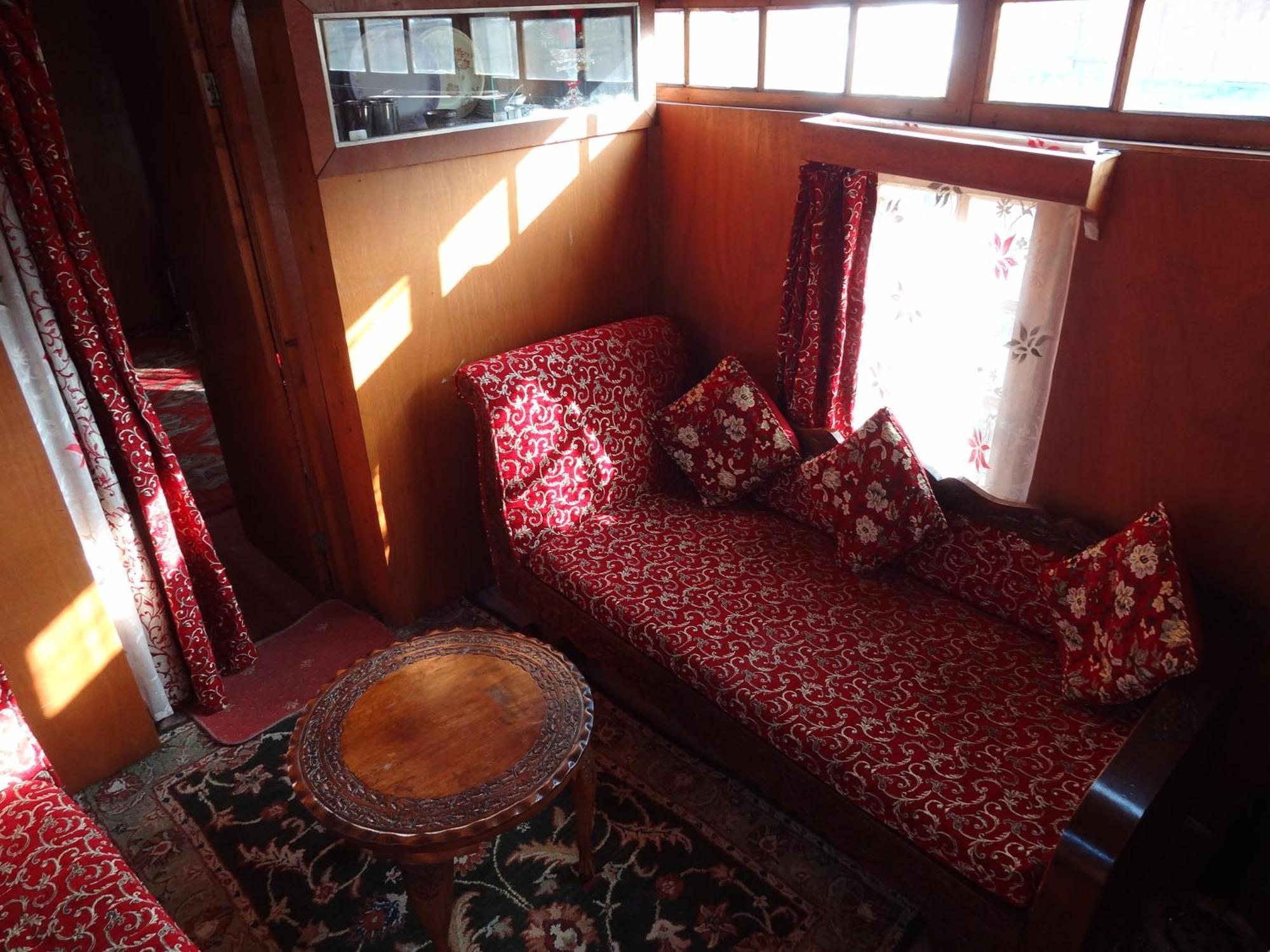 Houseboat Moon Of Kashmir Hotel Srinagar  Phòng bức ảnh