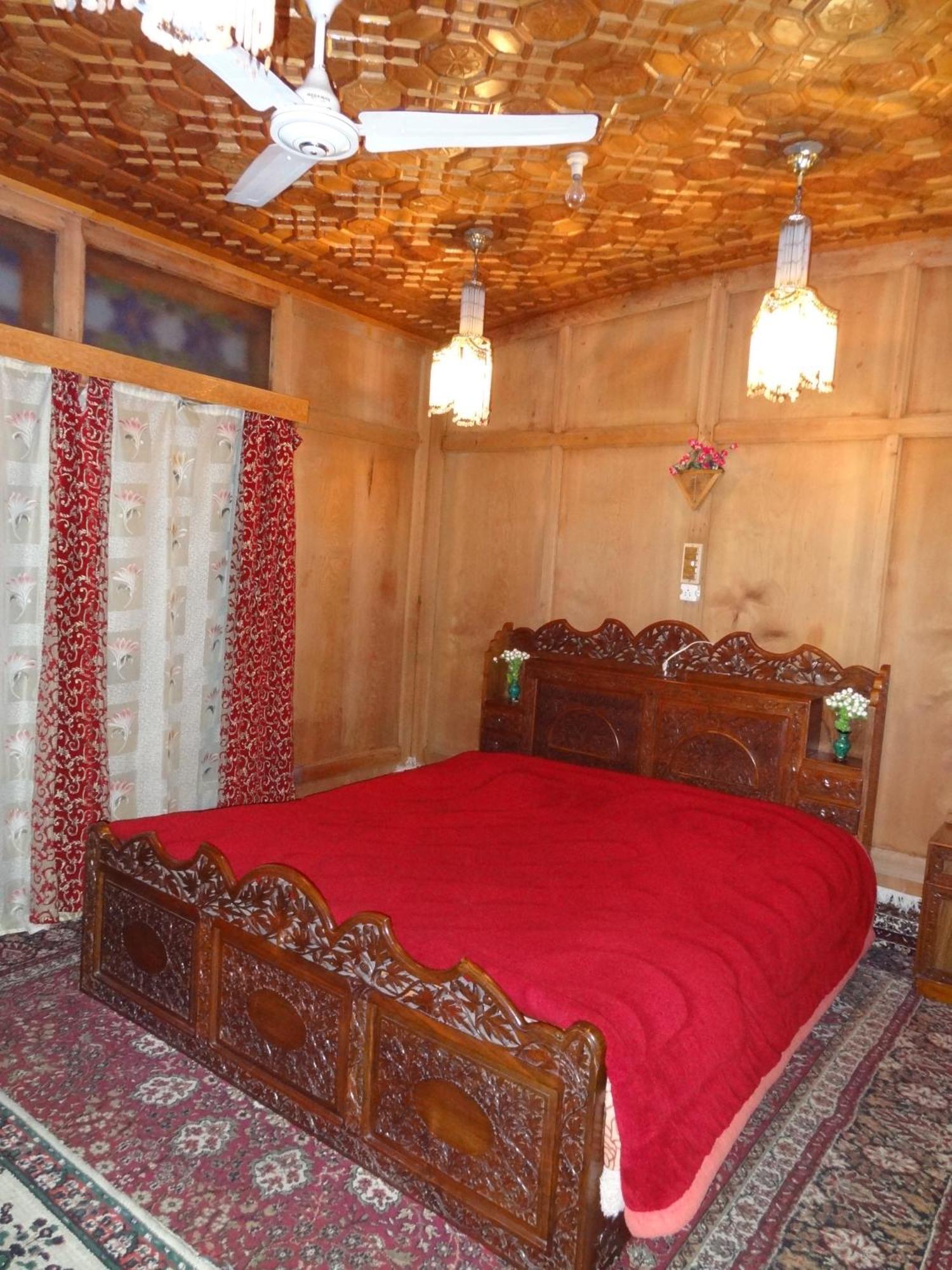 Houseboat Moon Of Kashmir Hotel Srinagar  Phòng bức ảnh