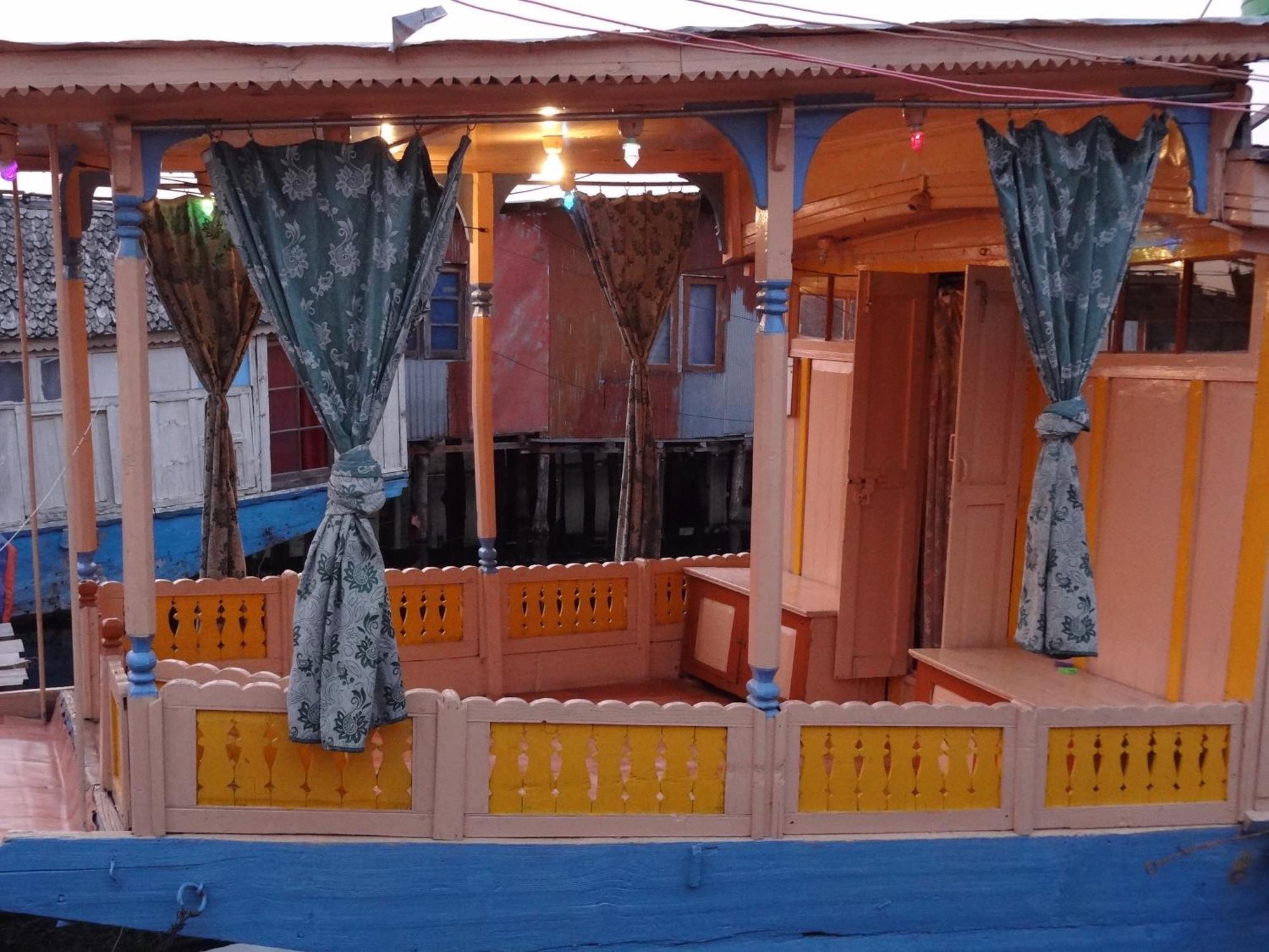 Houseboat Moon Of Kashmir Hotel Srinagar  Phòng bức ảnh