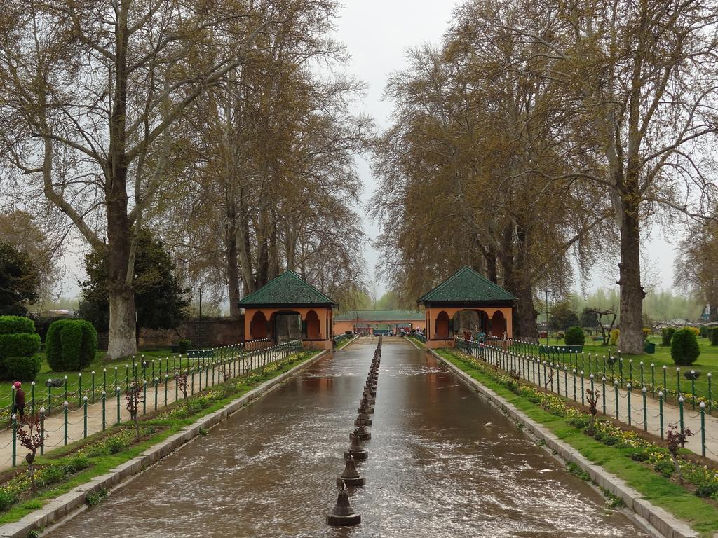 Houseboat Moon Of Kashmir Hotel Srinagar  Ngoại thất bức ảnh
