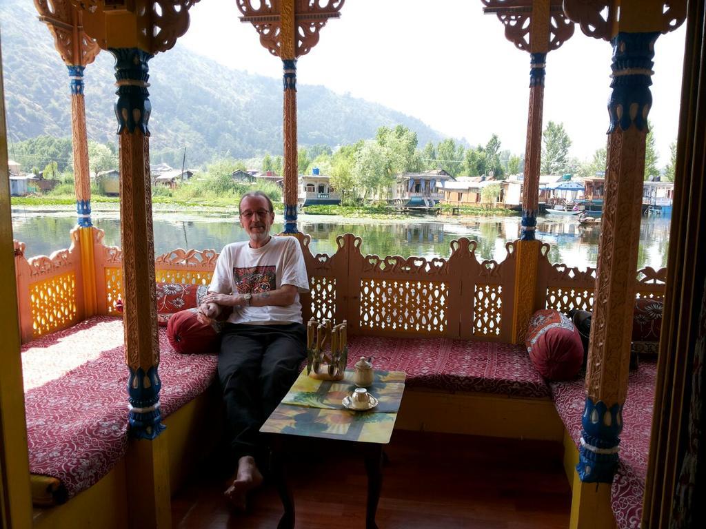 Houseboat Moon Of Kashmir Hotel Srinagar  Ngoại thất bức ảnh
